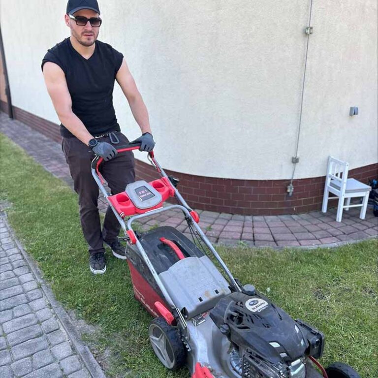 A photo of Euronet employees donating time in Poland