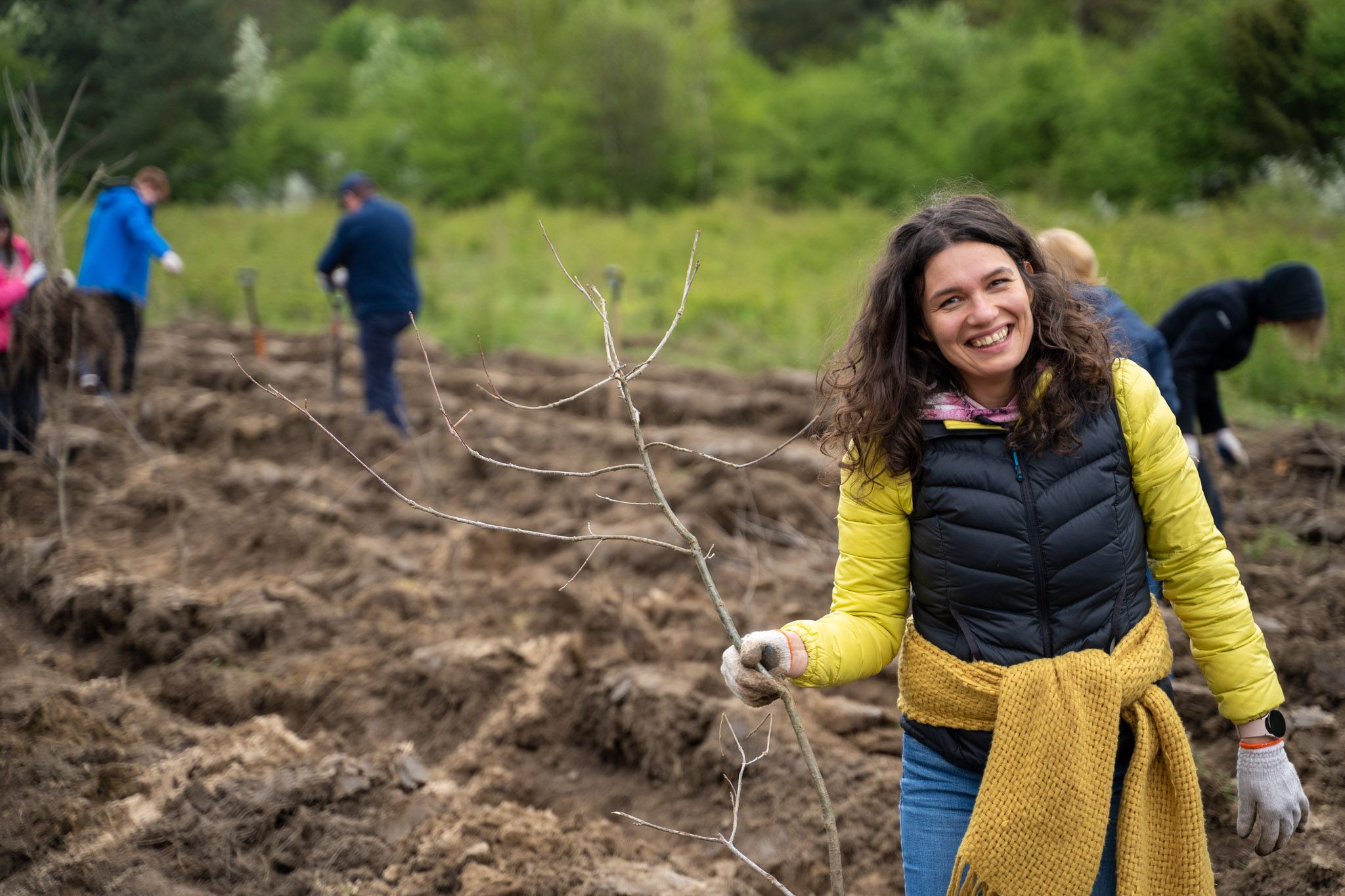 Photo of Euronet Poland team members planting trees