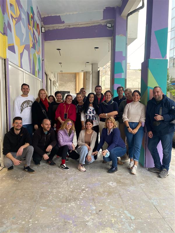 An image of Euronet Greece employees serving at Humanity Greece